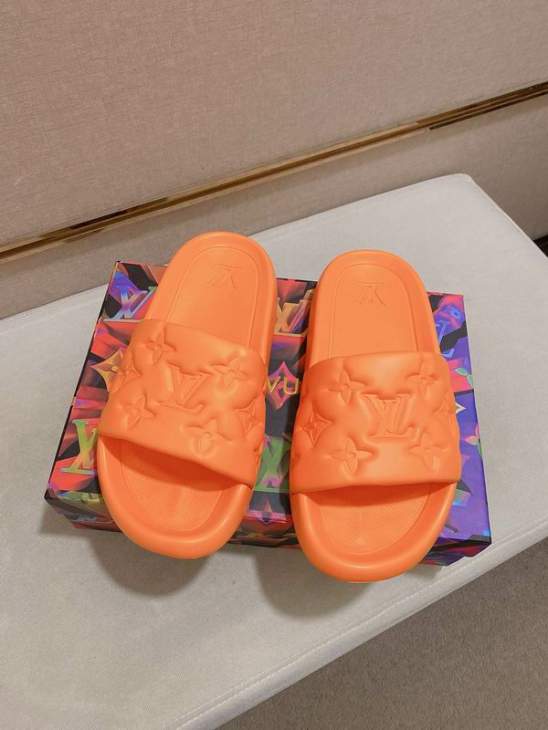 Picture of Louis Vuitton Slippers _SKULVsz36-46hnh05061205